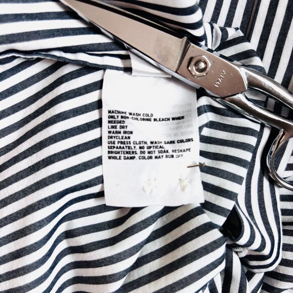 UNIQLO Classic Cotton Buttondown Stripe Shirt Women's Medium GUC - Picture 9 of 9